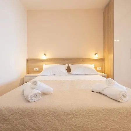 Apartmans Lale Апартаменты Брела