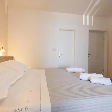 Apartmans Lale Apartment *