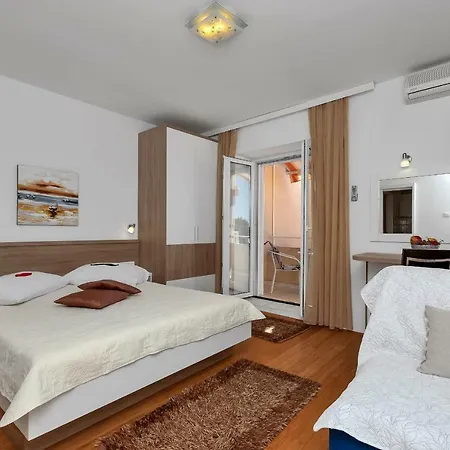 Apartment Apartmans Lale Brela