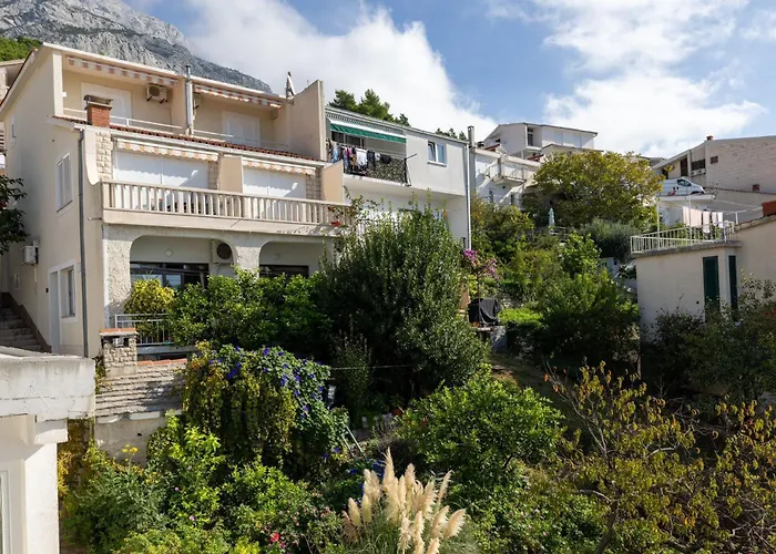 아파트 Apartmans Lale